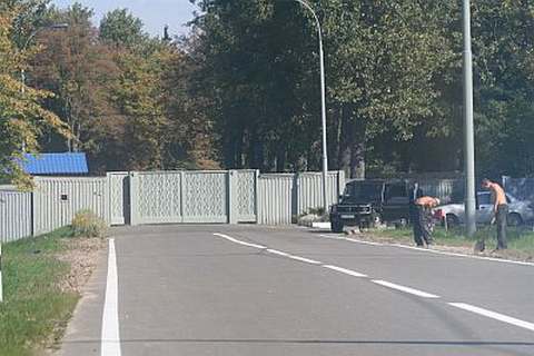 Таким въезд к Януковичу был год назад