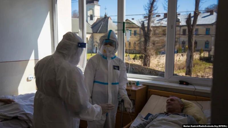 Ковідне відділення однієї із лікарень на Львівщині. Пандемія коронавірусу. Україна