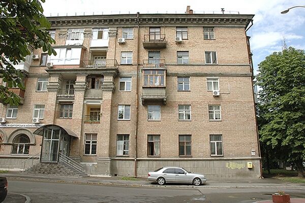 Двухкомнатная квартира в этом доме на Печерске была продана всего за 150 тысяч гривен