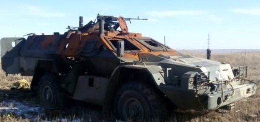 Фото уничтоженного на Донбассе российского бронеавтомобиля «Дозор».