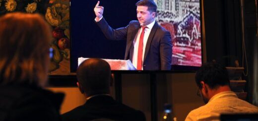 Зачем власти власть над телевизором