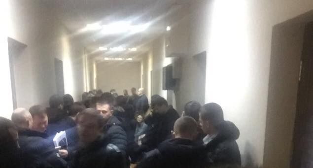 Почему следователи и прокуроры стоят по ночам в очереди в Печерский суд