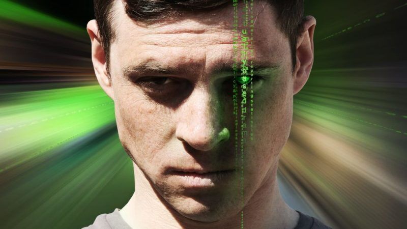 "Пробить по-быстрому": кто и как "сливает" личные данные россиян