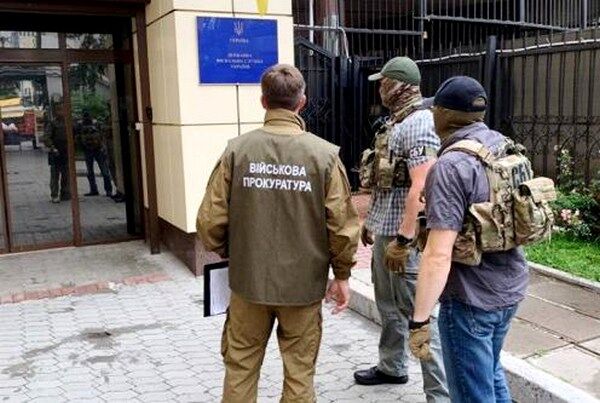 Что стоит за громкими "маски-шоу" силовиков