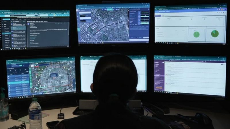 Аналитик компании за работой