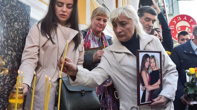 UNIAN Підпис до фото, Панихида по погибшим в ДТП с участием Зайцевой