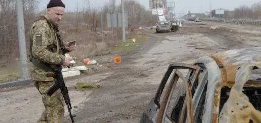/ Тела убитых и обгоревшие автомобили попадаются на значительной протяженности шоссе E-40 под Киевом