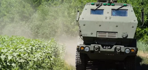 GETTY IMAGES Підпис до фото, Щоб уникнути обстрілів, HIMARS в Україні постійно переміщують