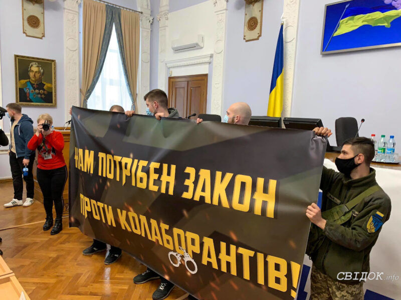 Закон о коллаборационизме: Кому в Украине грозит наказание за сотрудничество с Россией?