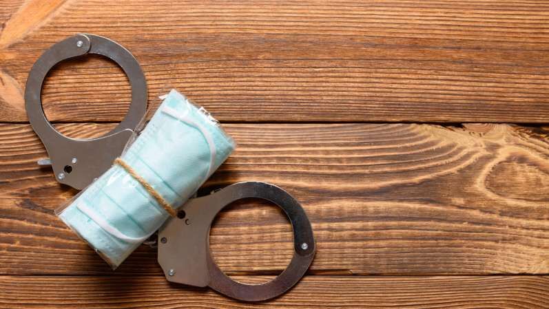 Чи будуть тестування у в’язницях, амністія та умовно-дострокове звільнення?