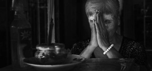 Хто і чому обливає кислотою людей в Україні та світі