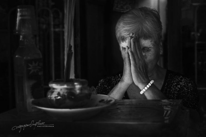Хто і чому обливає кислотою людей в Україні та світі