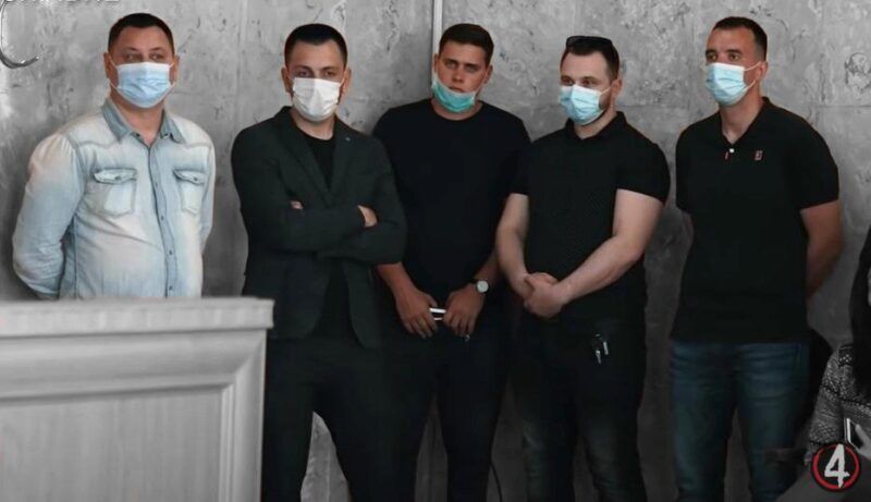 Зв'язували скотчем руки і ноги