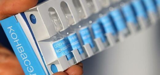 Российские оккупанты заставляют учителей в Луганской области на себе испытывать вакцину от ковида не прошедшую клинических испытаний