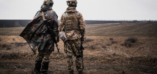 Бойцы учебной роты полка Кастуся Калиновского на занятиях по инженерному делу. Украина. Февраль 2023 года.