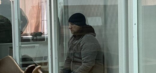 Денис Куликовський, колишній начальник катівні "Ізоляція" в тимчасово окупованому Донецьку у залі суду 3 січня 2024 року. . Фото: Дарина Коломієць / Суспільне
