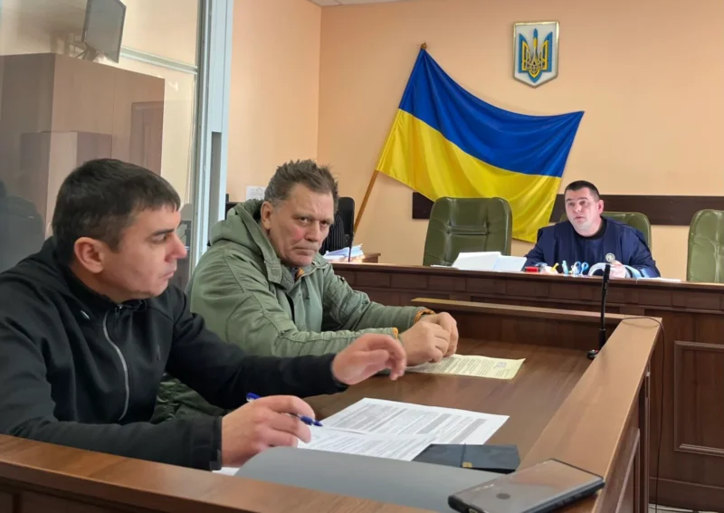 Репортаж з зали суду: як у Києві судять сторожа, який не відкрив двері укриття під час ракетного удару рашистів