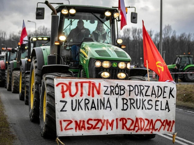 Польські фермери вже ходять з лозунгом: «Путін, наведи порядок з Україною, Брюсселем і нашими можновладцями»
