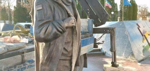 Пам'ятник Олександру Мацієвському, відкритий в Ніжині (Чернігівська область) наприкінці листопада. Його розстріляли упритул - перед цим він звернувся до російських військових зі словами "Слава Україні"
