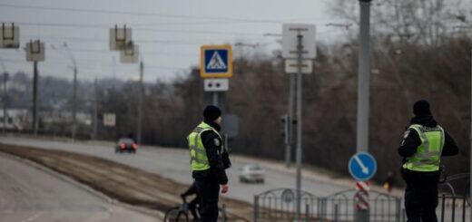 Фото: у Харкові поліція посилено працює на складних ділянках доріг
