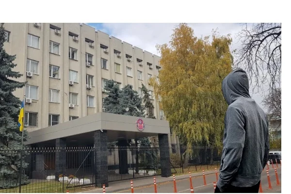 Продавець шаурми, за 4 тисячі гривень на прохання рашистів сфотографував будівлю СБУ в Києві