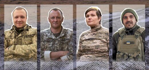 На фото зліва направо: командир підрозділу радіотехнічних військ Повітряних сил ЗСУ Антон Янович, підполковник Сергій Бурковський, ветеранка російсько-української війни Леся Литвинова та командир мінометного взводу 117-ї окремої бригади Тероборони на позивний «Кіт».