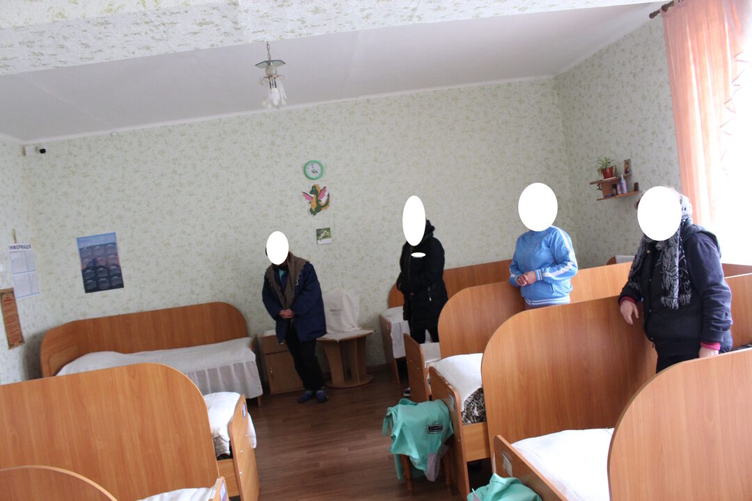 Моніторинговий візит до Надержинщинської колонії №65: 6 чоловіків цілодобово ведуть відеоспостереження за жінками в спальних кімнатах
