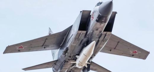 МиГ-31К ПКС РФ з ракетою авіаційного ракетного комплексу «Кинджал»