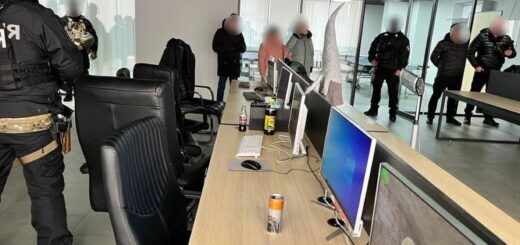 Як школярі та студенти вчаться виманювати гроші в шахрайських кол-центрах