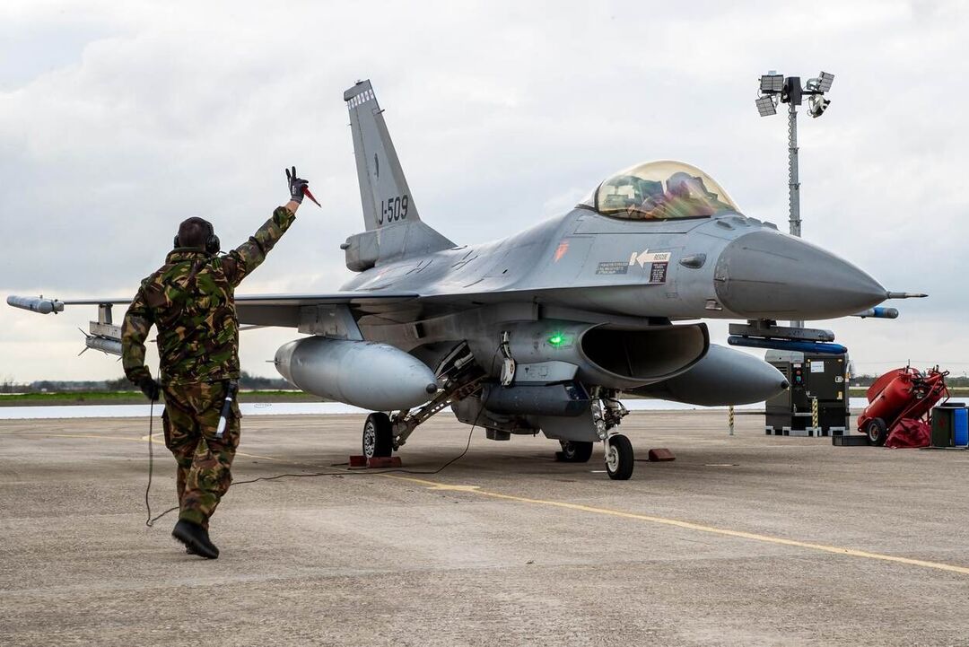Україна більше року чекає на літаки F-16
