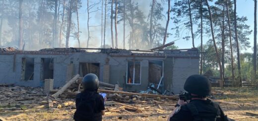 Наслідки обстрілу міста Балаклія російськими загарбниками: поранені 13 мирних мешканців, серед яких вісім дітей