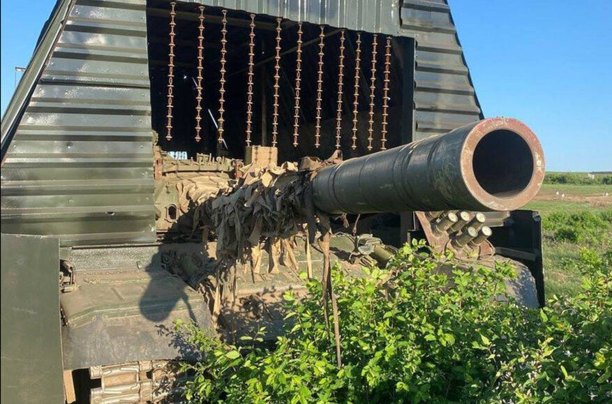 Война в Украине превратилась в битву сверхсовременных и допотопных вооружений одновременно