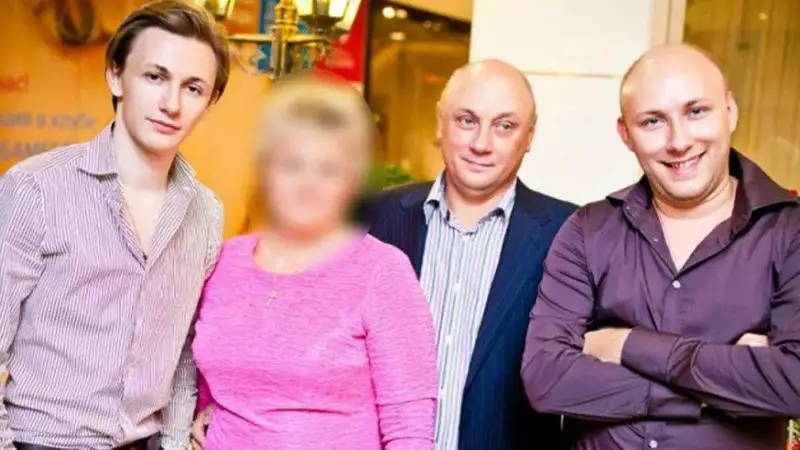 Автор фото,NCA Підпис до фото,Не тільки сам Максим Якубець (ліворуч), а й його батько Віктор і брат Артем звинувачуються в причетності до Evil Corp