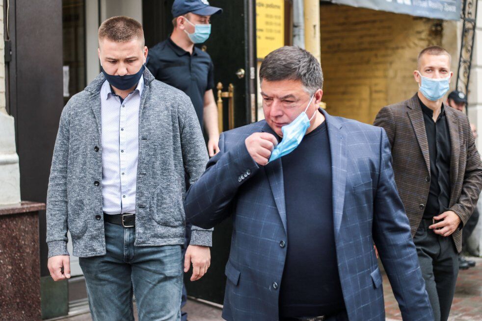 Голова КС Олександр Тупицький біля Подільського райсуду Києва 28 травня 2021 року. Фото: Стас Юрченко, Ґрати