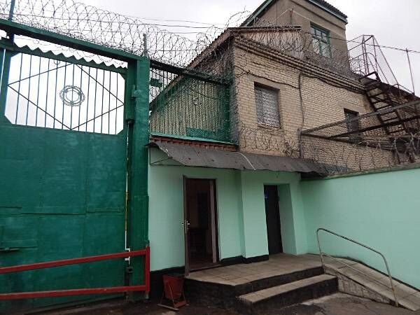 Моніторинговий візит до Городищенської виправної колонії №96: підроблені особисті медичні книжки та неналежні умови утримання