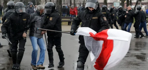Білоруські силовики затримують протестувальників на мітингу в Мінську, 25 березня 2017 року. Фото: Sergei Grits / AP Photo / Scanpix / LETA
