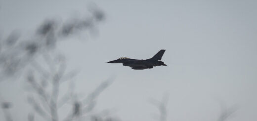 F-16 ВПС України під час бойового вильоту в напрямку окупованого Курахового, Дніпровська область, 17 лютого 2025 року. Андрій Дубчак / Frontliner