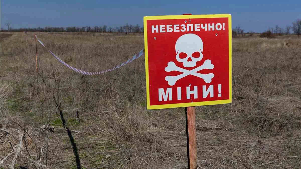 Як розміновують поля Херсонщини: темпи, ризики, не отримані кошти