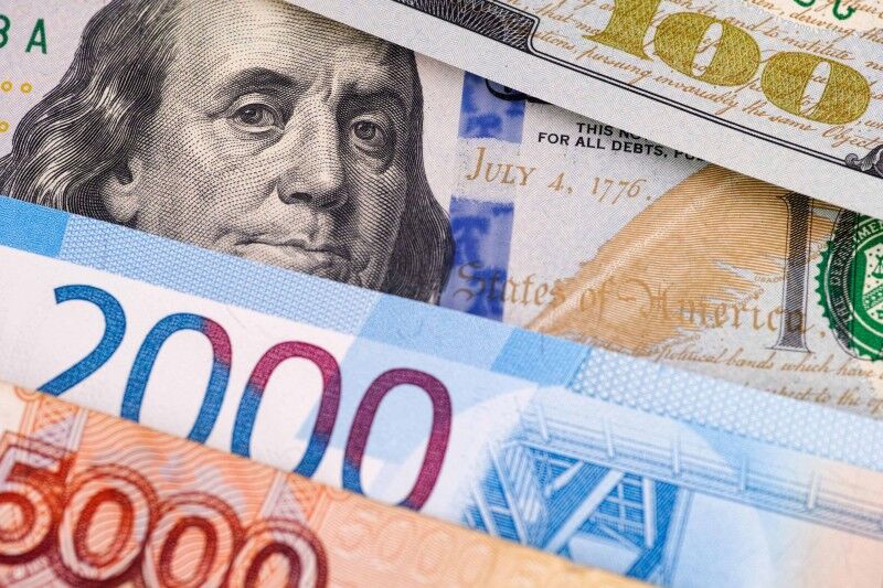 Як Raiffeisen Bank завіз в Росію мільярди доларів та євро готівки безпосередньо перед її повномасштабним вторгненням в Україну