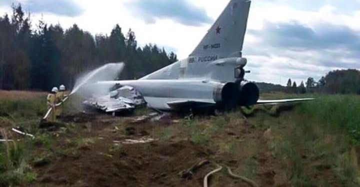 Чорні дні для дальньої бомбардувальної авіації рашистів: черговий Ту-22М3 впав під селом Буреть