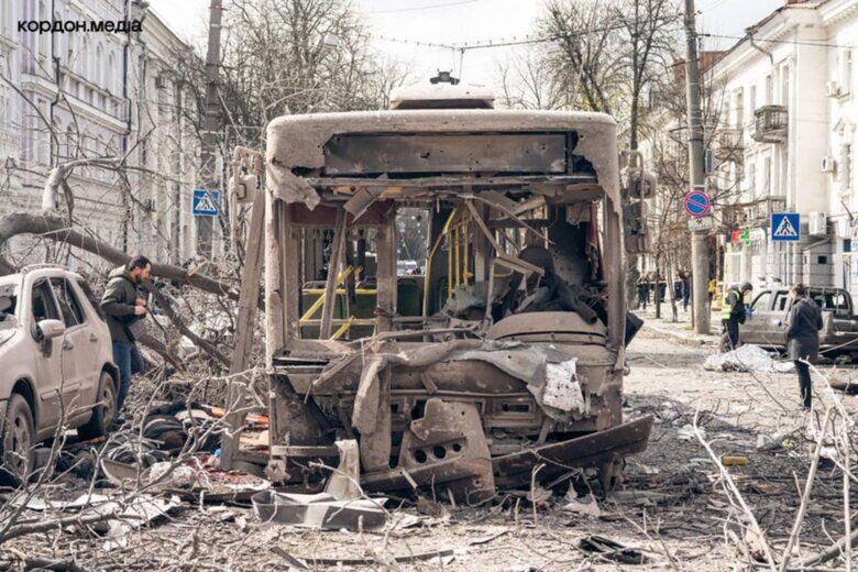 Виживший в посіченому шрапнеллю з ракети автобусі сумчанин розповів як рятувались люди