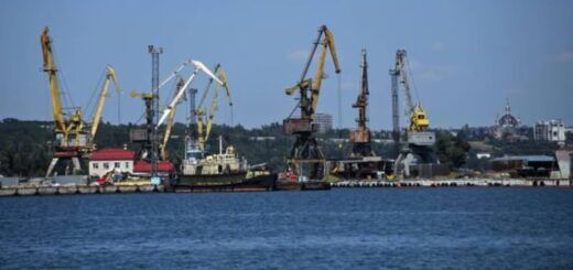 Морський порт Маріуполя, через який РФ також вивозить продукцію з захоплених українських територій