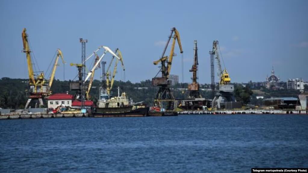 Морський порт Маріуполя, через який РФ також вивозить продукцію з захоплених українських територій