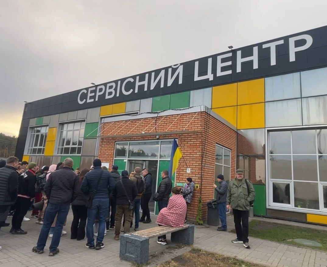 Продав машину. Заодно побачив, яка дичина відбувається в сервісних центрах МВС