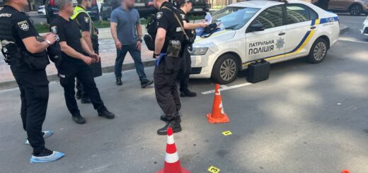 На парковці в Подольському районі столиці чоловік так образився що вистрілив у суперника