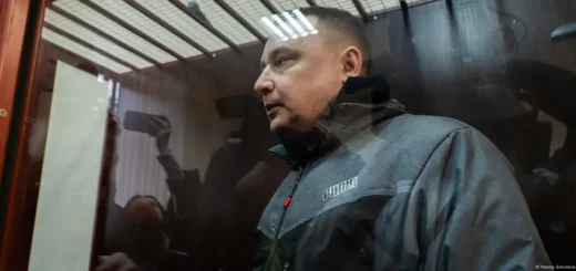 Колишній командир 155-ї окремої механізованої бригади імені Анни Київської Дмитро Рюмшин у залі судових засідань. Печерський районний суд Києва, 21 січня 2025 року
