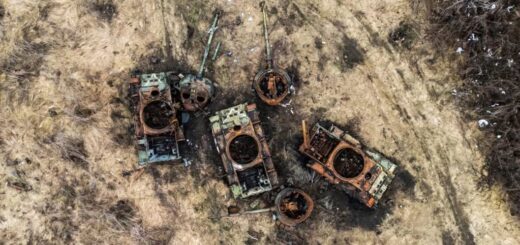 Знищені російські танки поблизу Богородичного на Донеччині, лютий 2024 року