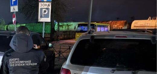 Гуманітарна "євробляха": як тисячі авто для ЗСУ опиняються на авторинках і хто на цьому заробляє