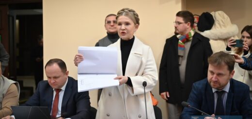 Теща судді, віруси на флешках та привид 1937-го: як Юлія Тимошенко перетворила ВАКС на головний ситком країни