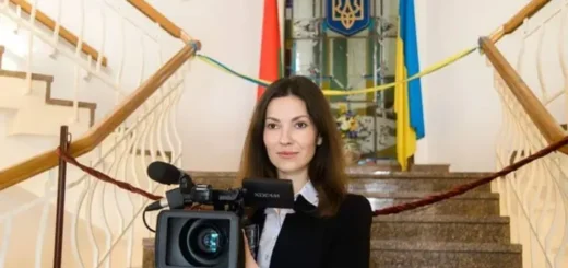 Російська шпигунка роками брала інтерв’ю в Єрмака та Данілова, поки СБУ не взяла її на спробі проникнення в ГУР